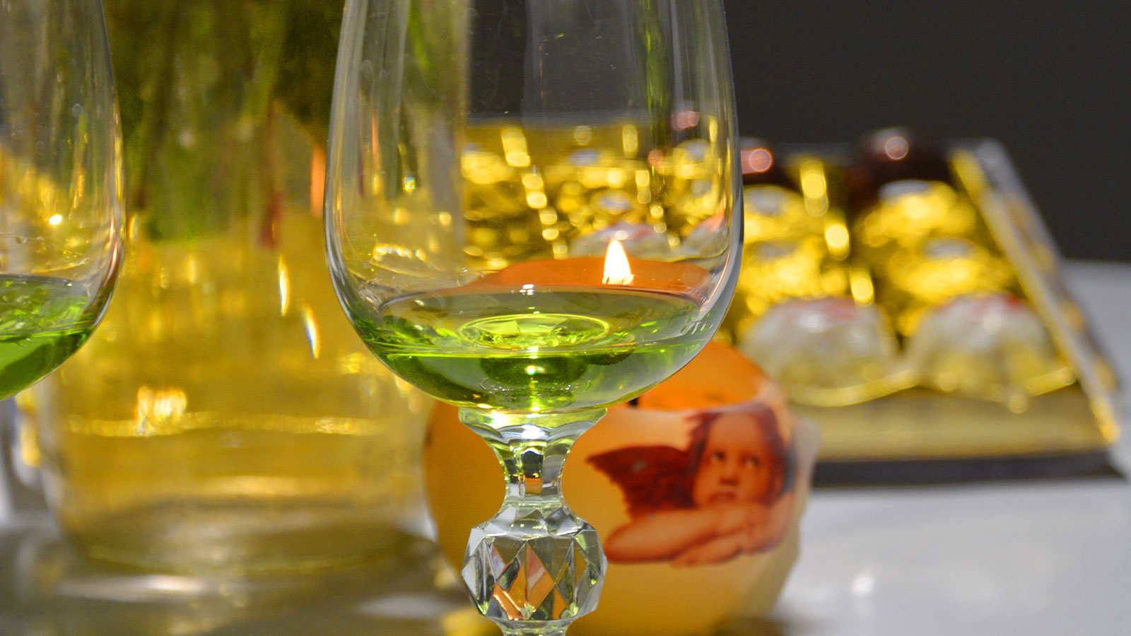 Verre d'absinthe en gros plan